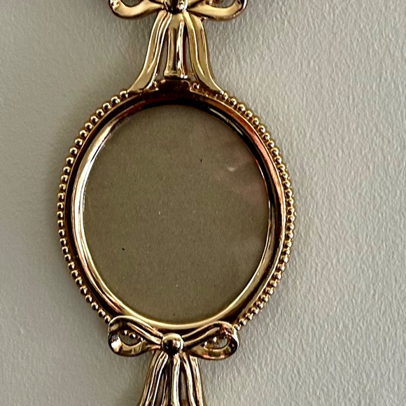 Bombay Company Gold Metal Bow & Tassel 3 Oval Frame Tiered Picture Frames Brass - Picture 4 of 9